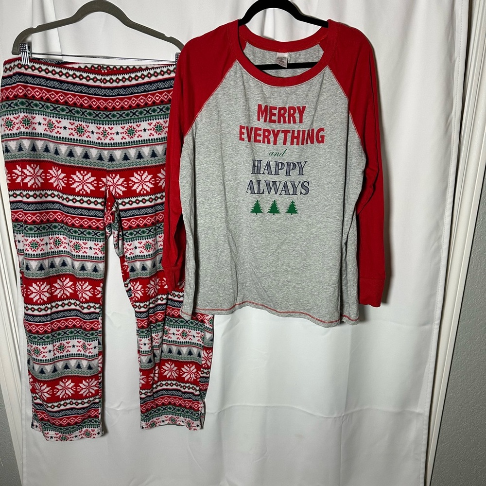 Red and Gray women’s Christmas Pajamas Set size 22